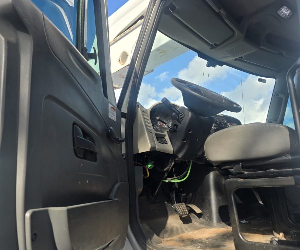 2017 INTERNATIONAL 4300 BUCKET TRUCK ALTEC A755 60FT INSULATE DOUBLE MAN BUCKET 008