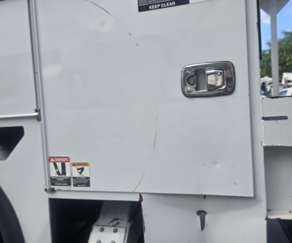 2017 INTERNATIONAL 4300 BUCKET TRUCK ALTEC A755 60FT INSULATE DOUBLE MAN BUCKET 008