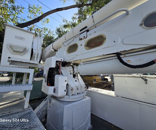 2017 INTERNATIONAL 4300 BUCKET TRUCK ALTEC A755 60FT INSULATE DOUBLE MAN BUCKET 013