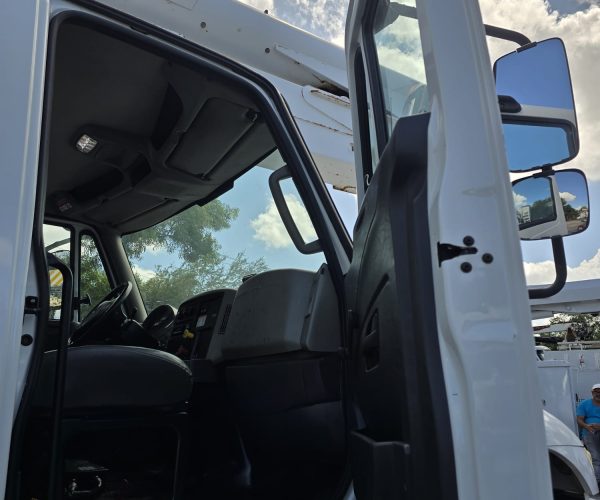 2017 INTERNATIONAL 4300 BUCKET TRUCK ALTEC A755 60FT INSULATE DOUBLE MAN BUCKET 016