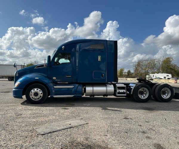 2017 KENWORTH T680 MID ROOF CUMMINS ISX15 007