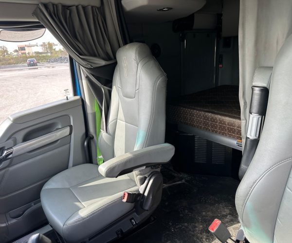 2017 KENWORTH T680 MID ROOF CUMMINS ISX15 010