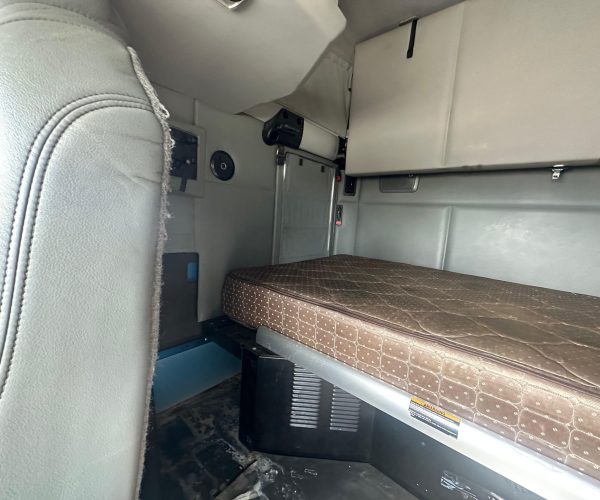 2017 KENWORTH T680 MID ROOF CUMMINS ISX15 011