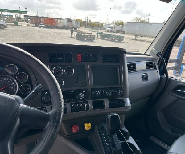 2017 KENWORTH T680 MID ROOF CUMMINS ISX15 012