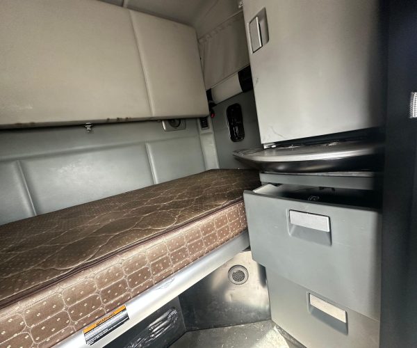 2017 KENWORTH T680 MID ROOF CUMMINS ISX15 015