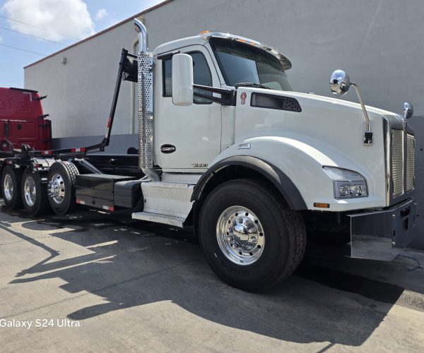 2017 KENWORTH T880 ROLL-OFF TRI-AXLE ORIGINAL FACTORY TRUCK 001