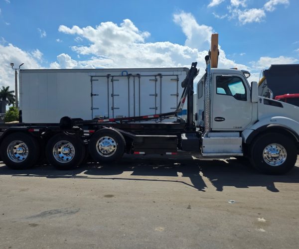 2017 KENWORTH T880 ROLL-OFF TRI-AXLE ORIGINAL FACTORY TRUCK 003