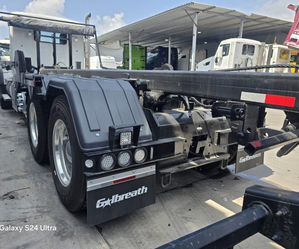 2017 KENWORTH T880 ROLL-OFF TRI-AXLE ORIGINAL FACTORY TRUCK 004