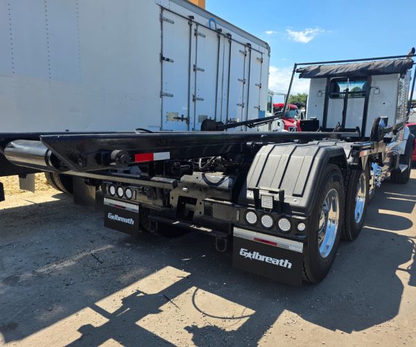 2017 KENWORTH T880 ROLL-OFF TRI-AXLE ORIGINAL FACTORY TRUCK 010
