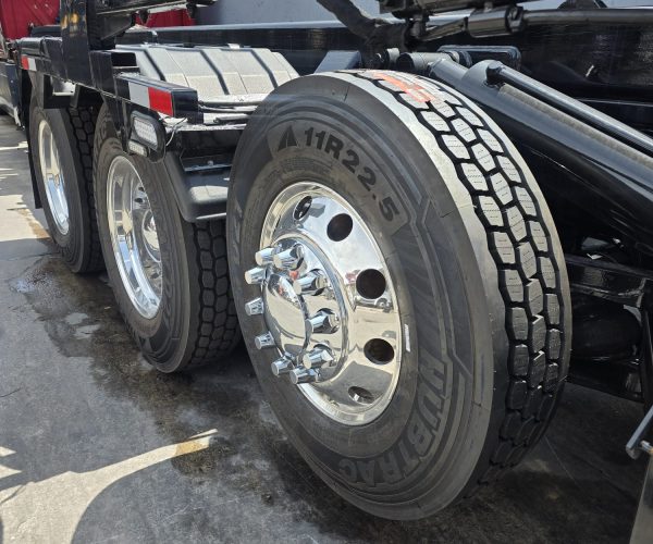 2017 KENWORTH T880 ROLL-OFF TRI-AXLE ORIGINAL FACTORY TRUCK 011
