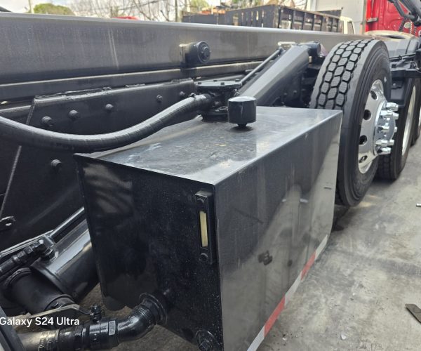 2017 KENWORTH T880 ROLL-OFF TRI-AXLE ORIGINAL FACTORY TRUCK 013