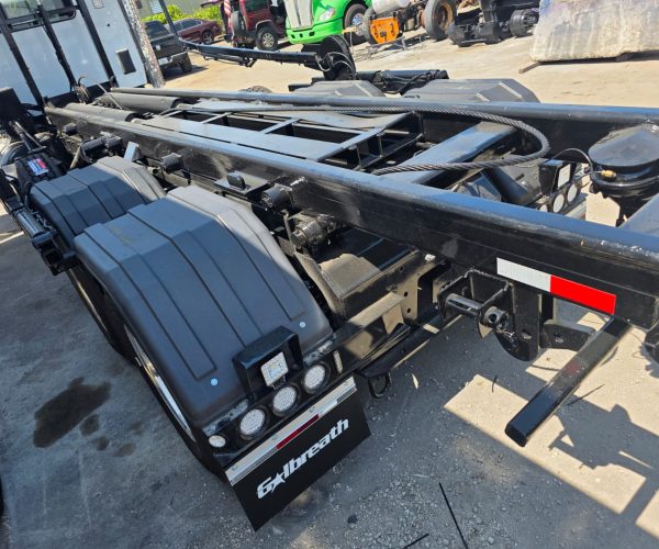 2017 KENWORTH T880 ROLL-OFF TRI-AXLE ORIGINAL FACTORY TRUCK 016