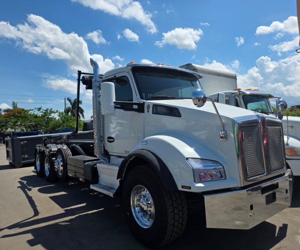 2017 KENWORTH T880 TRI-AXLE ORIGINAL FACTORY ROLL-OFF 001