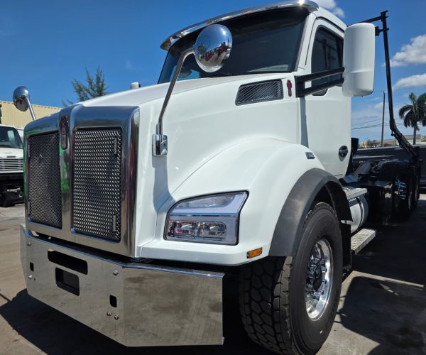 2017 KENWORTH T880 TRI-AXLE ORIGINAL FACTORY ROLL-OFF 002