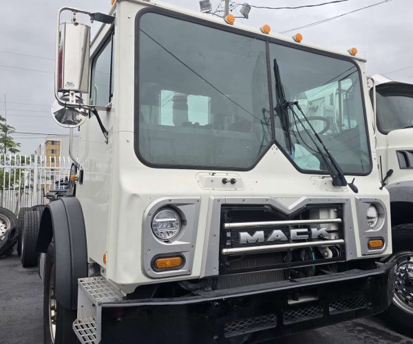 2017 MACK MRU613 TERRAPRO CAB OVER ROLL OFF TANDEM AXLE 001