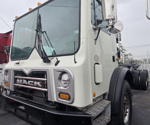 2017 MACK MRU613 TERRAPRO CAB OVER ROLL OFF TANDEM AXLE 002