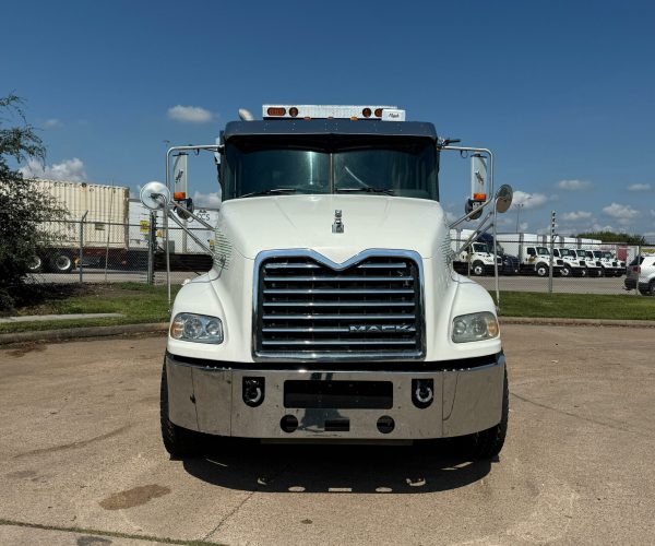 2017 MACK VISION CXU613MP7-395C TRI AXLE DUMP TRUCK 003