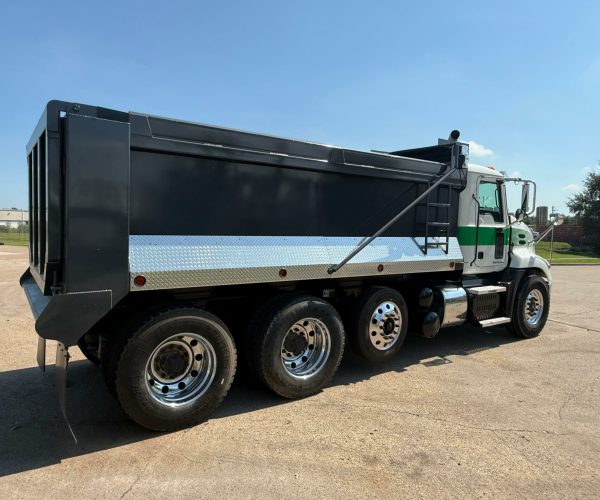 2017 MACK VISION CXU613MP7-395C TRI AXLE DUMP TRUCK 006