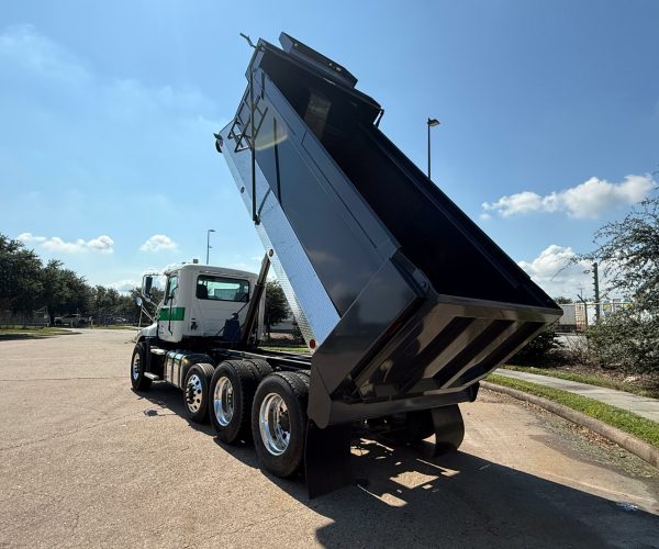 2017 MACK VISION CXU613MP7-395C TRI AXLE DUMP TRUCK 009