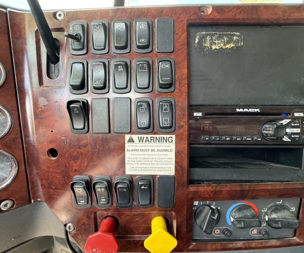 2017 MACK VISION CXU613MP7-395C TRI AXLE DUMP TRUCK 016