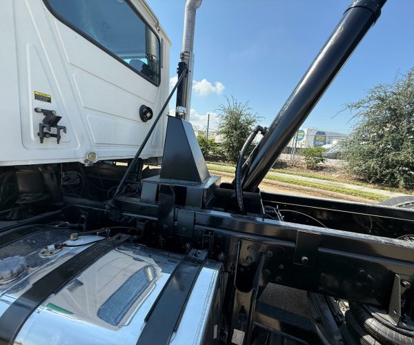 2017 MACK VISION CXU613MP7-395C TRI AXLE DUMP TRUCK 019