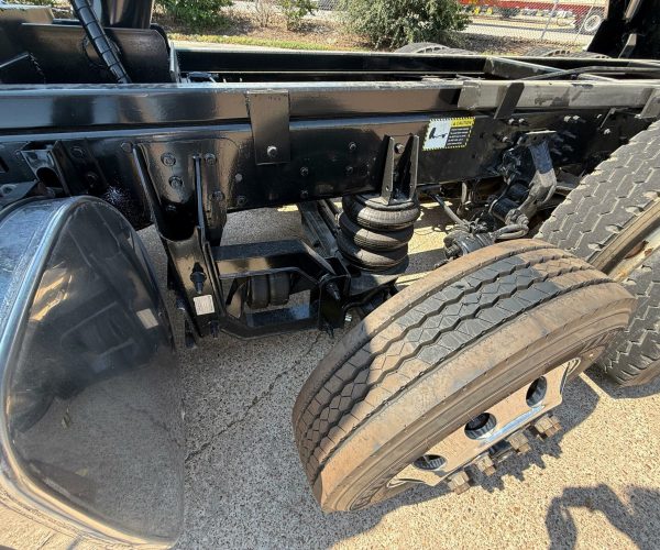 2017 MACK VISION CXU613MP7-395C TRI AXLE DUMP TRUCK 020