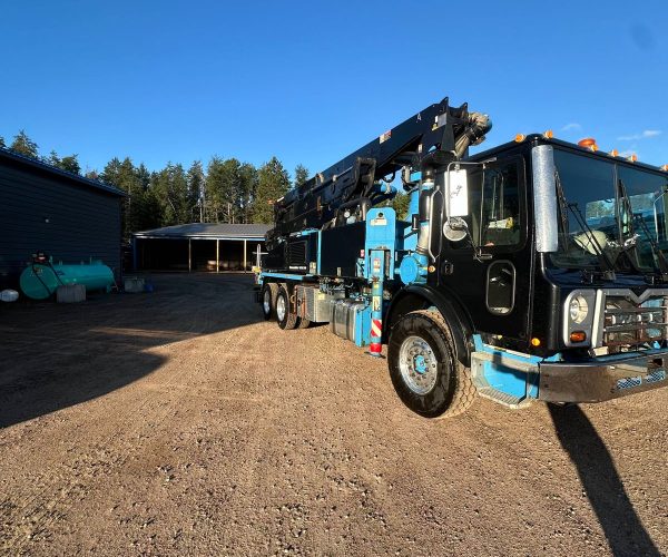 2017 PUTZMEISTER 32 METERS CONCRETE PUMP MOUNTED ON A 2018 MACK MRU 004