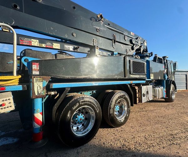 2017 PUTZMEISTER 32 METERS CONCRETE PUMP MOUNTED ON A 2018 MACK MRU 006