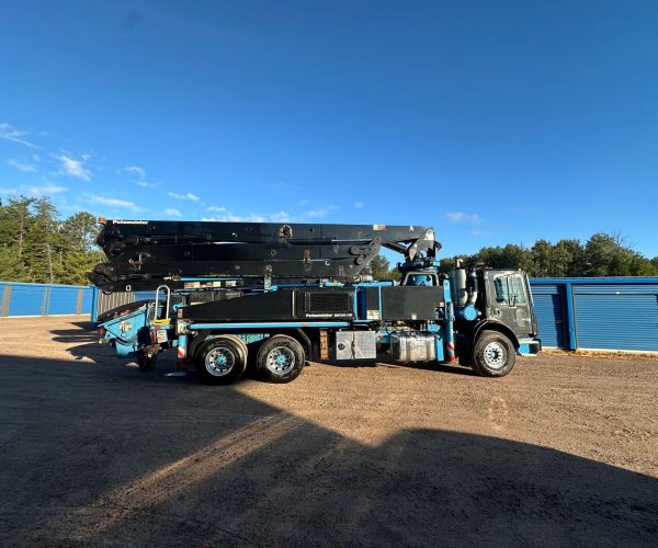 2017 PUTZMEISTER 32 METERS CONCRETE PUMP MOUNTED ON A 2018 MACK MRU 007