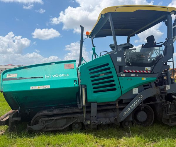 2017 VÖGELE SUPER 2000-3i TRACKED ASPHALT PAVER HOPPER 004
