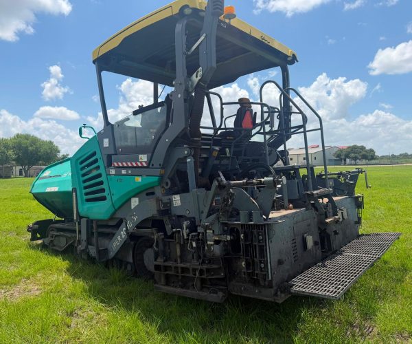 2017 VÖGELE SUPER 2000-3i TRACKED ASPHALT PAVER HOPPER 008