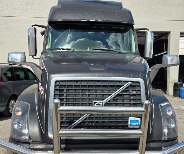 2017 VOLVO VNL W SLEEPER & THERMOKING APU UNIT 002