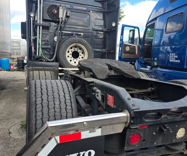 2017 VOLVO VNL W SLEEPER & THERMOKING APU UNIT 003