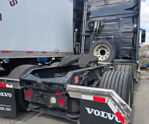 2017 VOLVO VNL W SLEEPER & THERMOKING APU UNIT 004