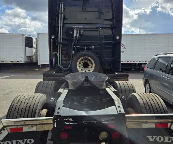 2017 VOLVO VNL W SLEEPER & THERMOKING APU UNIT 005