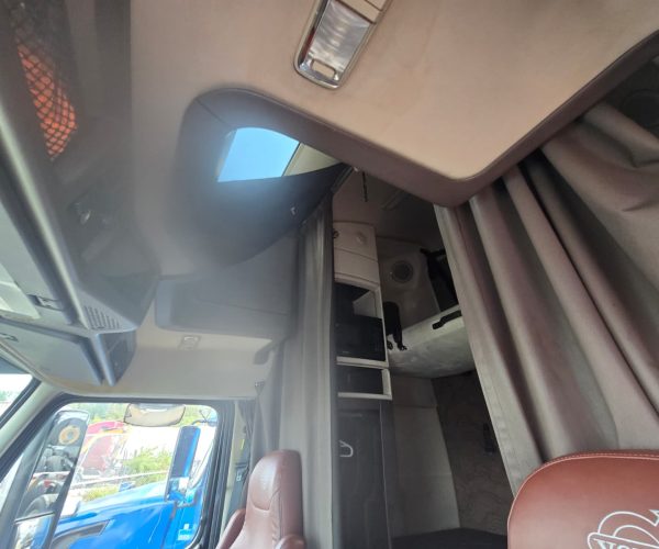 2017 VOLVO VNL W SLEEPER & THERMOKING APU UNIT 006