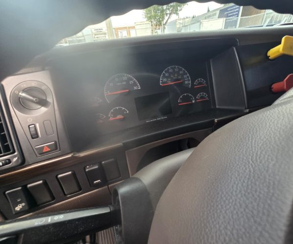 2017 VOLVO VNL W SLEEPER & THERMOKING APU UNIT 007