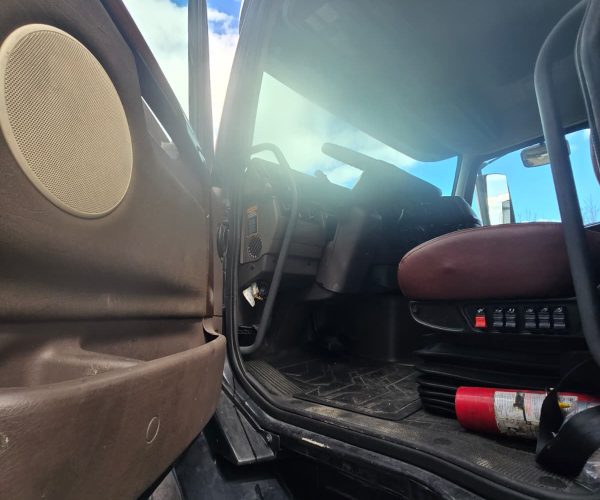 2017 VOLVO VNL W SLEEPER & THERMOKING APU UNIT 008