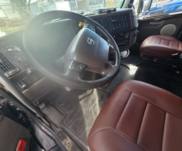 2017 VOLVO VNL W SLEEPER & THERMOKING APU UNIT 009