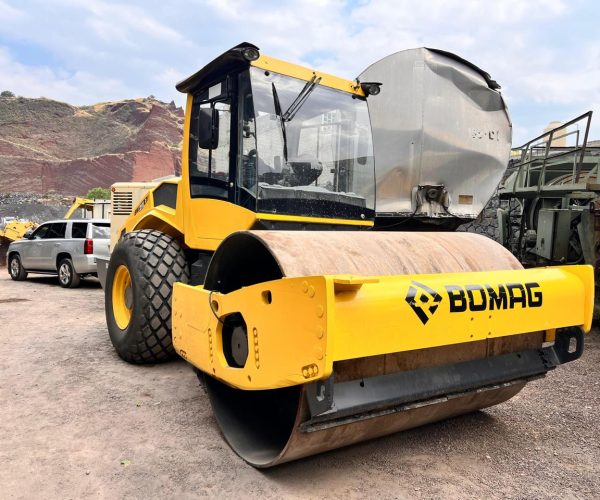 2018 BOMAG BW211 D-40 HYDROSTATIC DRIVE VIBRATORY 001