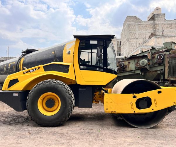 2018 BOMAG BW211 D-40 HYDROSTATIC DRIVE VIBRATORY 002