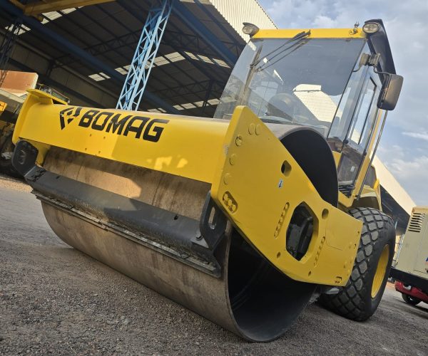 2018 BOMAG BW211 D-40 HYDROSTATIC DRIVE VIBRATORY 003
