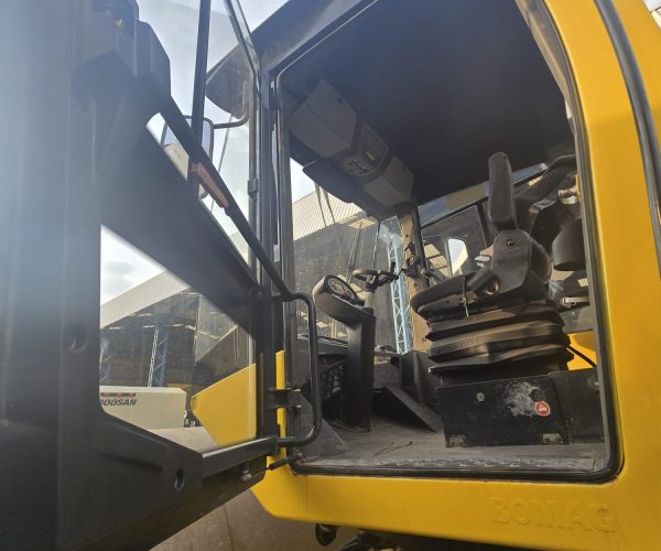 2018 BOMAG BW211 D-40 HYDROSTATIC DRIVE VIBRATORY 007