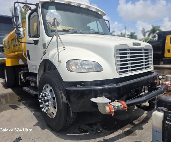 2018 FREIGHTLINER 2,500 GALLON WATER TRUCK 001