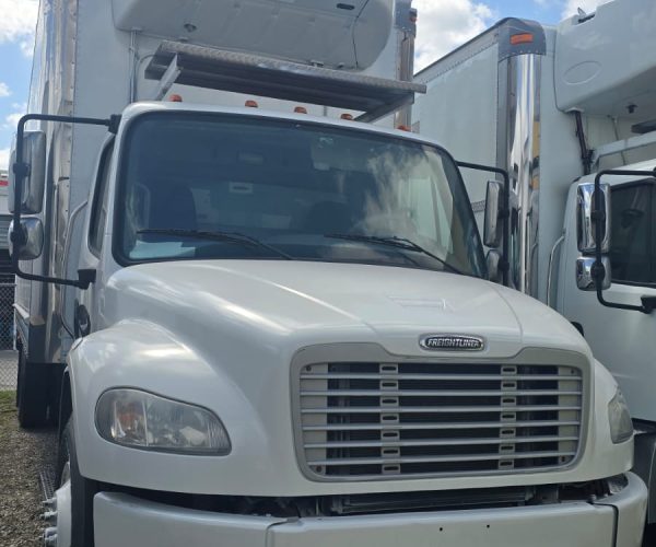 2018 FREIGHTLINER M2 106 REFRIGERATED BOX TRUCK 24FT 001