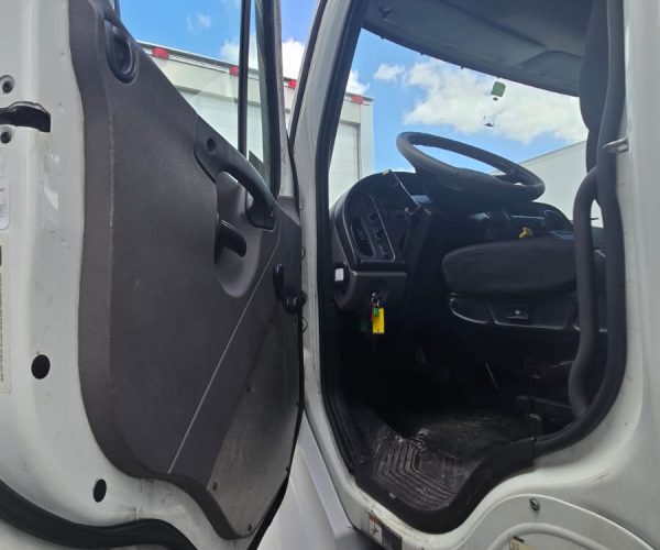 2018 FREIGHTLINER M2 106 REFRIGERATED BOX TRUCK 24FT 004