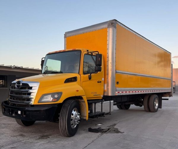 2018 HINO 268 26FT BOX TRUCK WLIFT GATE & SIDE DOOR 001