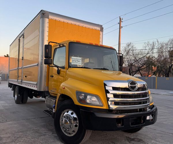 2018 HINO 268 26FT BOX TRUCK WLIFT GATE & SIDE DOOR 002
