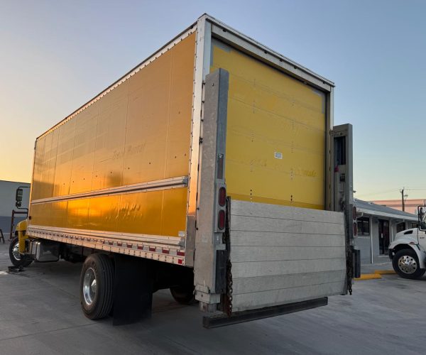 2018 HINO 268 26FT BOX TRUCK WLIFT GATE & SIDE DOOR 004