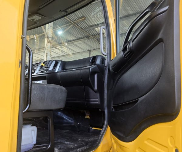 2018 HINO 268 26FT BOX TRUCK WLIFT GATE & SIDE DOOR 005
